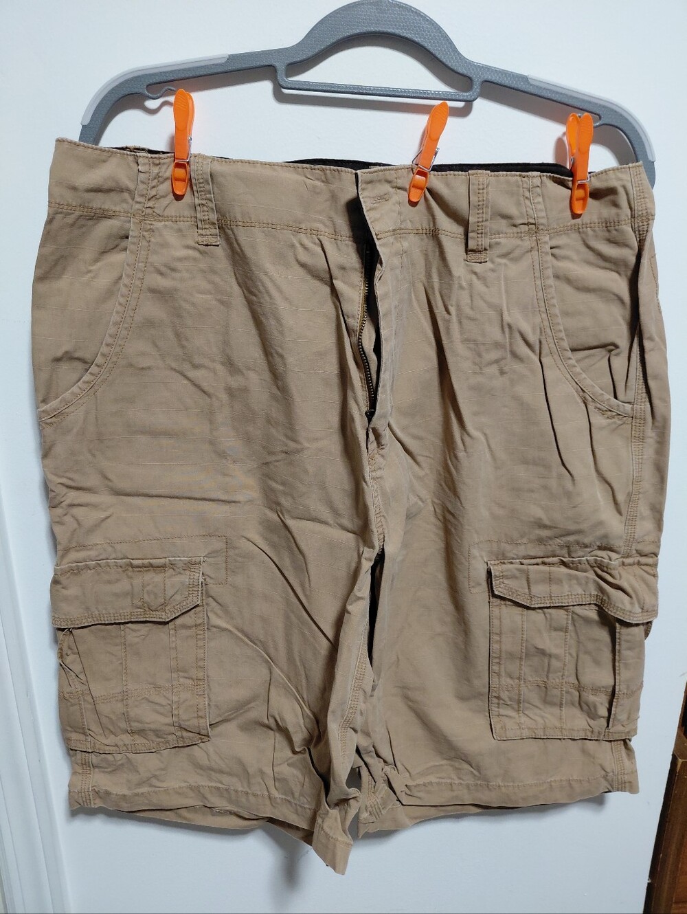 Arizona Jean Company Men's Cargo Shorts in Tan